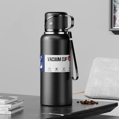 bouteille isotherme 1l noire sur table