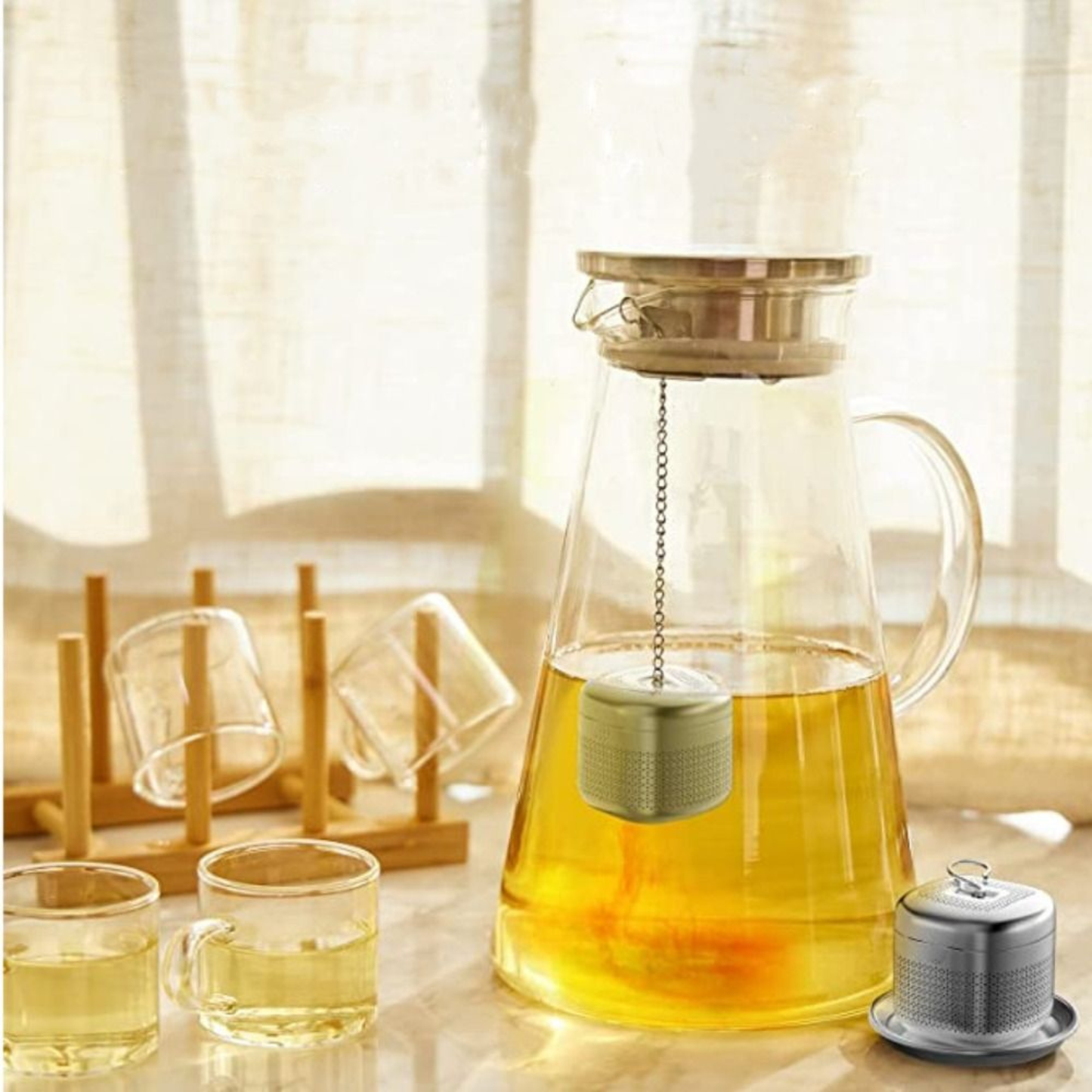 infuseur a thé dans thèiere tasse the à coté