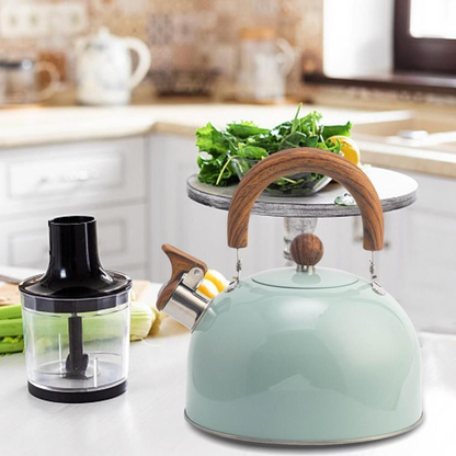 bouilloire verte poigner bois sur table cuisine