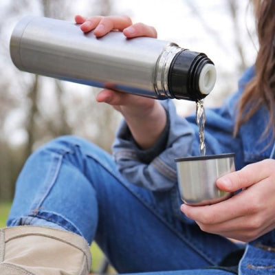 bouteille inox isotherme servant the a la bouchon tasse