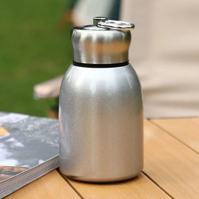 Bouteille isotherme cafe sur table bois