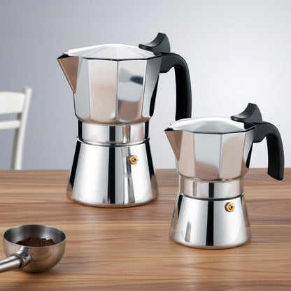 cafetiere italienne cafe sur table bois cuillere doseur cafe moulu a cote