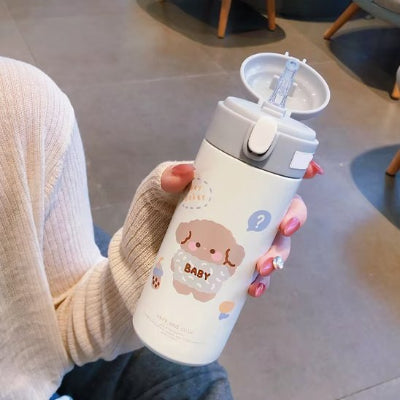 gourde enfant isotherme gris tenue par une personne