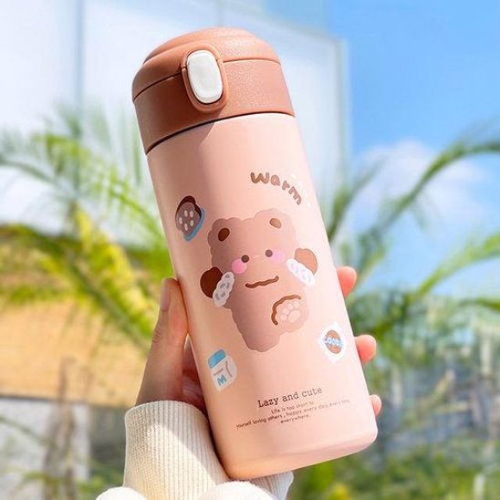 gourde enfant isotherme marron avec motifs tenue par une personne