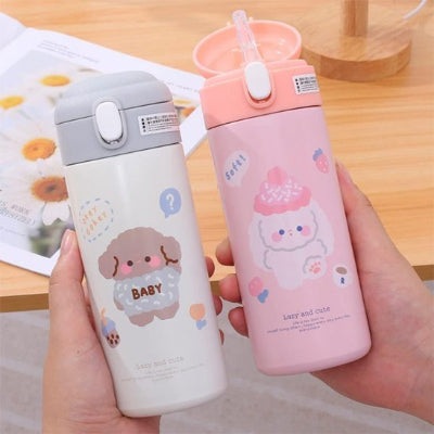 gourde enfant isotherme rose et blanc tenue par deux personnes 