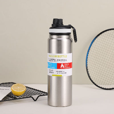 gourde isotherme 1l argentee sur table blanche