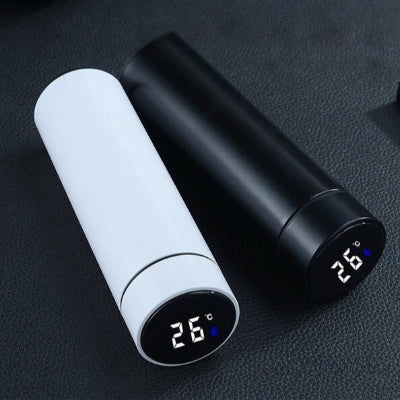 gourde isotherme intelligente noire et blanche sur table