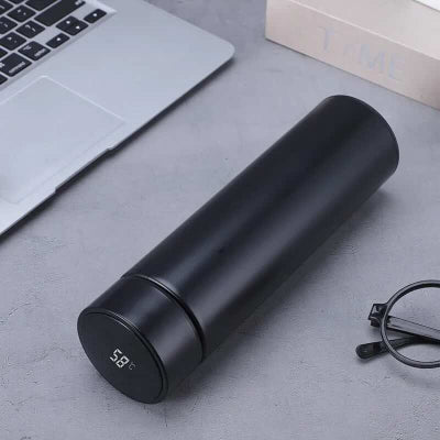 gourde-isotherme-noire-sur-table-bureau