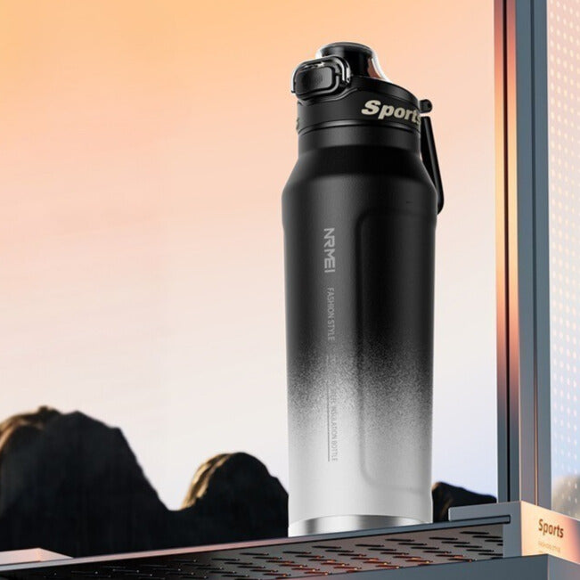 gourdes isotherme 1l sport noire et blanche sur stand