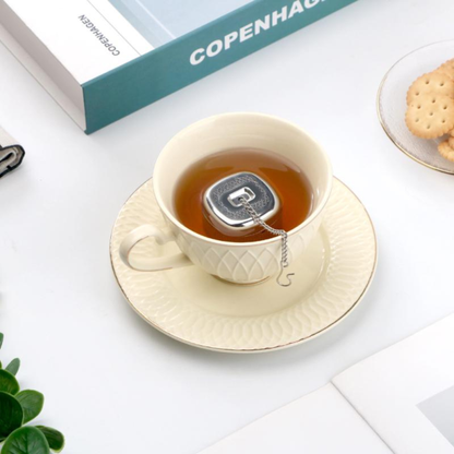 infuseur a thé dans tasse the snack livre à coté