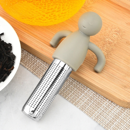 infuseur à the original gris sur planche thé en vrac et tasse à coté