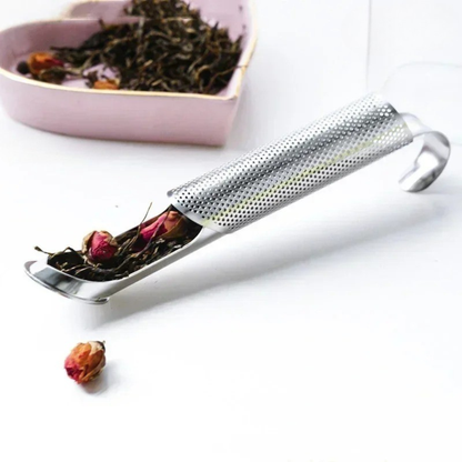 infuseur thé sur table remplit de thé en vrac plateau thé en vrac à coté