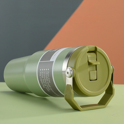 mug-isotherme-de-voyage-vert-couché