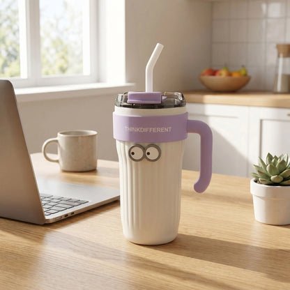 mug isotherme paille blanc sur comptoir cuisine ordi tasse pot de fleur a cote