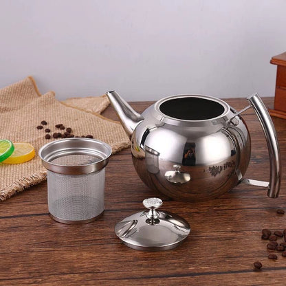 theiere induction ouvert sur table bois infuseur couvert a cote